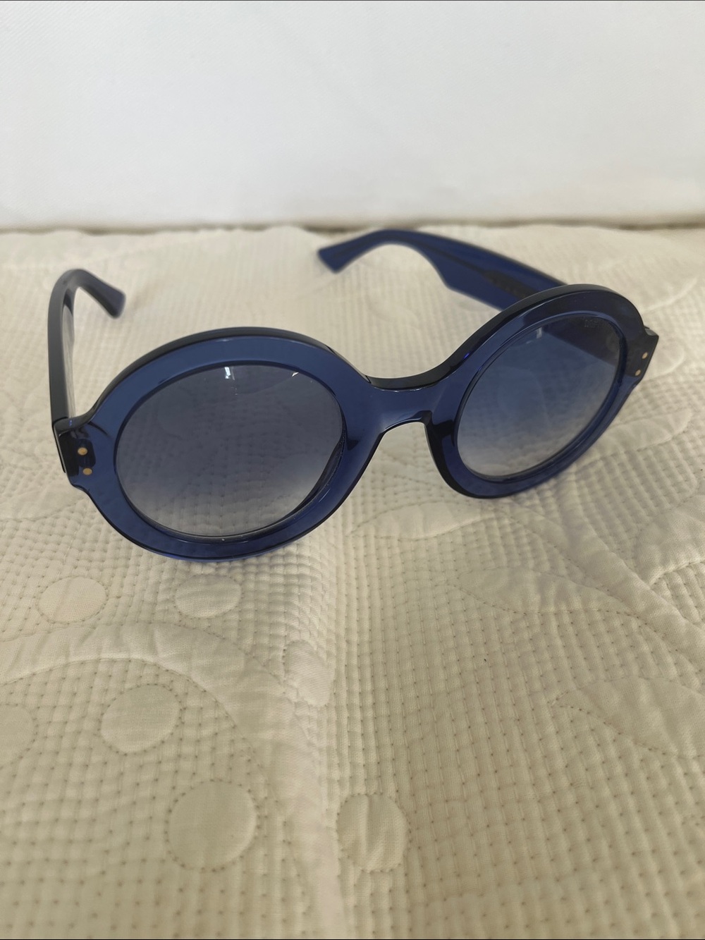 Designer Women's Round Blue Sunglasses - Chic Retro Shades